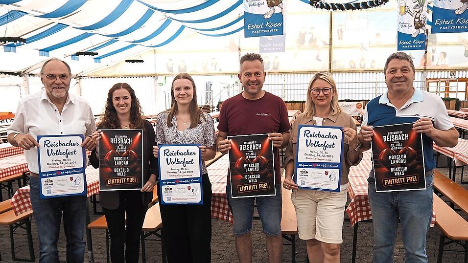 Roland Prechler vom Boxclub Landau mit Bürgermeister Rolf-Peter Holzleitner, Kulturreferentin Daniela Ettengruber, Markus Kaiser (stellvertretend für die Festwirte) sowie die Mitarbeiterinnen im Volksfestteam aus dem Rathaus Anna Schrögmeier und Nina Berthold. Roland Prechler vom Boxclub Landau mit Bürgermeister Rolf-Peter Holzleitner, Kulturreferentin Daniela Ettengruber, Markus Kaiser (stellvertretend für die Festwirte) sowie die Mitarbeiterinnen im Volksfestteam aus dem Rathaus Anna Schrögmeier und Nina Berthold.