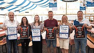 Roland Prechler vom Boxclub Landau mit B&uuml;rgermeister Rolf-Peter Holzleitner, Kulturreferentin Daniela Ettengruber, Markus Kaiser (stellvertretend f&uuml;r die Festwirte) sowie die Mitarbeiterinnen im Volksfestteam aus dem Rathaus Anna Schr&ouml;gmeier und Nina Berthold.