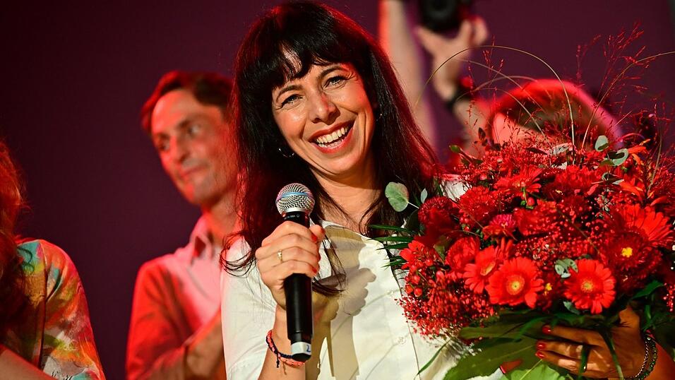 Am 20. September war die Freude groß: Elif Eralp gewann mit der Linkspartei die Wahl in Berlin. Jetzt geht es nicht mehr um Liebe und Gerechtigkeit, sondern um Angst. Am 20. September war die Freude groß: Elif Eralp gewann mit der Linkspartei die Wahl in Berlin. Jetzt geht es nicht mehr um Liebe und Gerechtigkeit, sondern um Angst.
