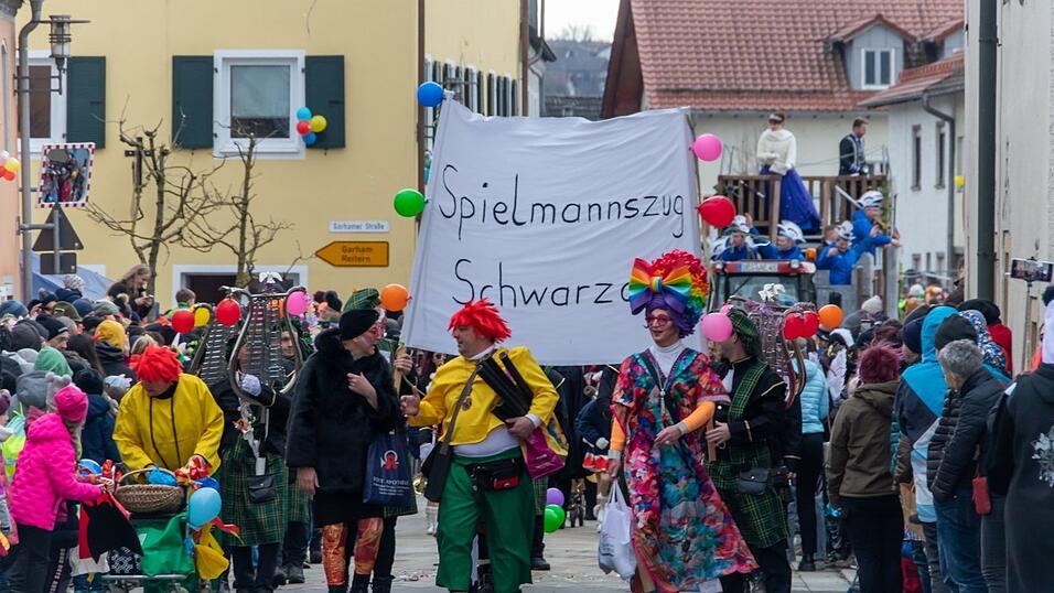 Ausgelassene Stimmung herrschte beim Faschingsumzug in Hofkirchen.