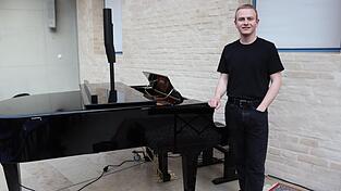 Der Flügel im Glassaal kommt am Freitag bei einigen Stücken zum Einsatz. Der Flügel im Glassaal kommt am Freitag bei einigen Stücken zum Einsatz.