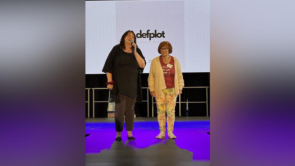 Vorsitzende des Kinderschutzbundes Ursula Holzfurtner und Gründerin Monika Winkler.
