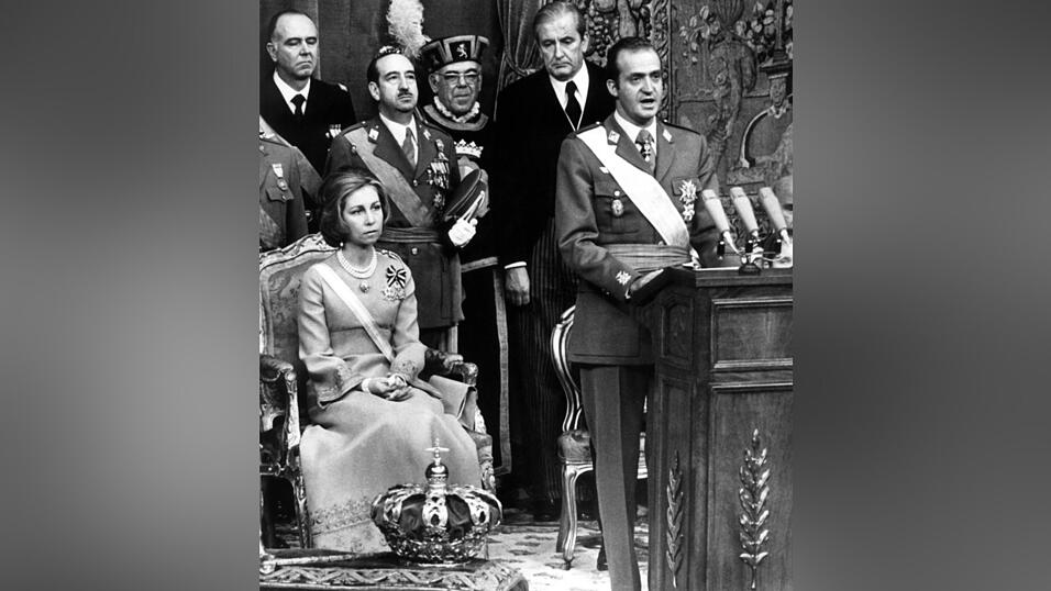 Juan Carlos bestieg den Thron nur zwei Tage nach dem Tod seines Ziehvaters, Diktator Francisco Franco. (Archivfoto) Juan Carlos bestieg den Thron nur zwei Tage nach dem Tod seines Ziehvaters, Diktator Francisco Franco. (Archivfoto)