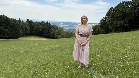 Auf diesem Hang am Gallner in Stallwang rodelt Jennifer Gruber als Kind. Heute steht sie hier als Kreisr&auml;tin.