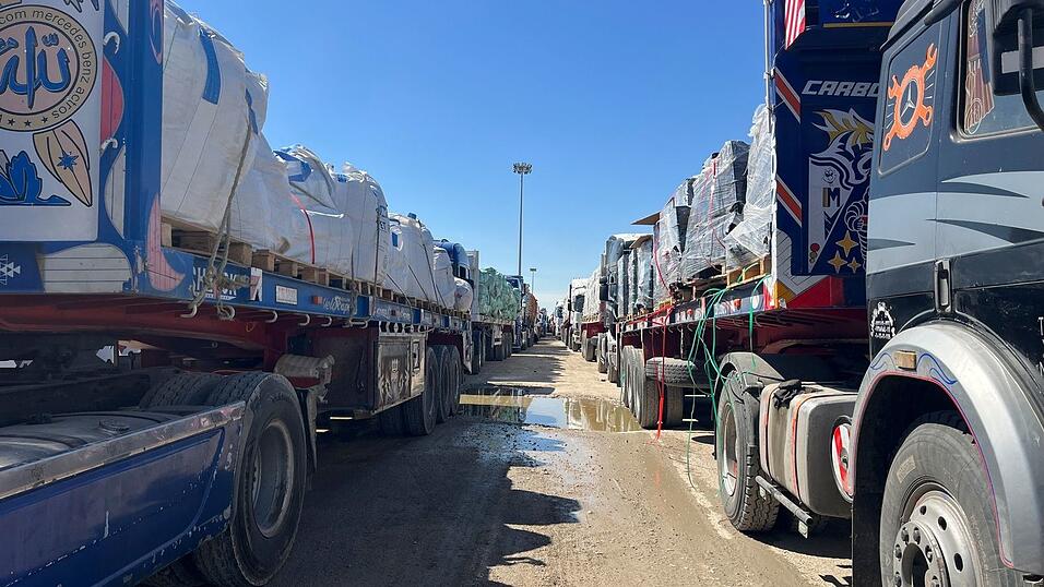 Israel hat alle Hilfslieferungen nach Gaza gestoppt. Weitere Schritte könnten angeblich folgen. Israel hat alle Hilfslieferungen nach Gaza gestoppt. Weitere Schritte könnten angeblich folgen.