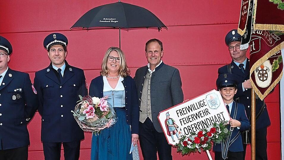 Er hat Ja gesagt - Bürgermeister Leonhard Berger ist der Schirmherr für die Jubiläumsfeierlichkeiten der Feuerwehr Oberpindhart. Er hat Ja gesagt - Bürgermeister Leonhard Berger ist der Schirmherr für die Jubiläumsfeierlichkeiten der Feuerwehr Oberpindhart.