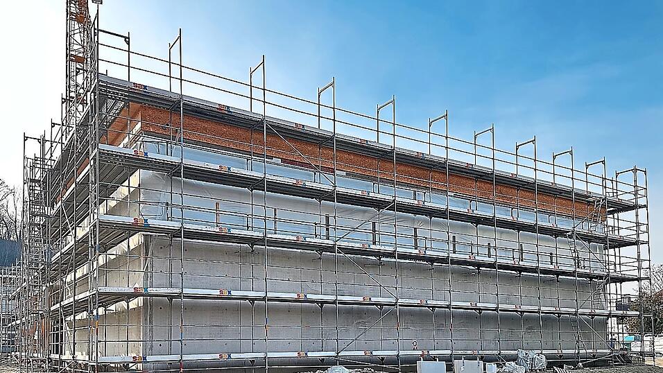 Die Halle der neuen Grundschule wird wohl erst zum Schuljahr 2026/27 für den Vereinssport zur Verfügung stehen. Die Halle der neuen Grundschule wird wohl erst zum Schuljahr 2026/27 für den Vereinssport zur Verfügung stehen.