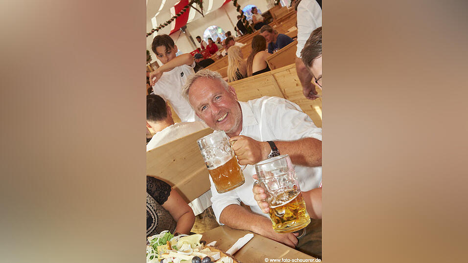 Die Partybilder vom Montag, 10. August, aus dem Festzelt Lechner. Die Partybilder vom Montag, 10. August, aus dem Festzelt Lechner.