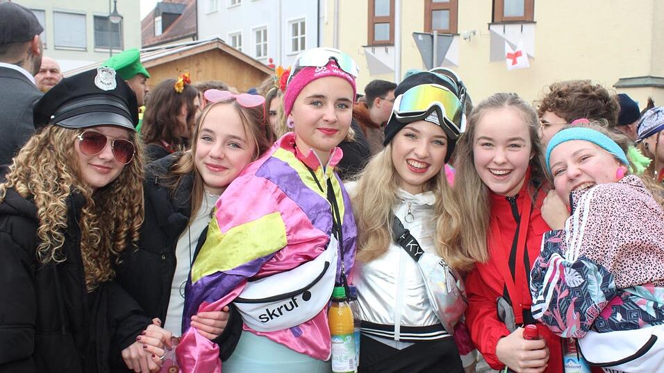 Beste Stimmung herrschte beim Rosenmontagszug in Geisenhausen.