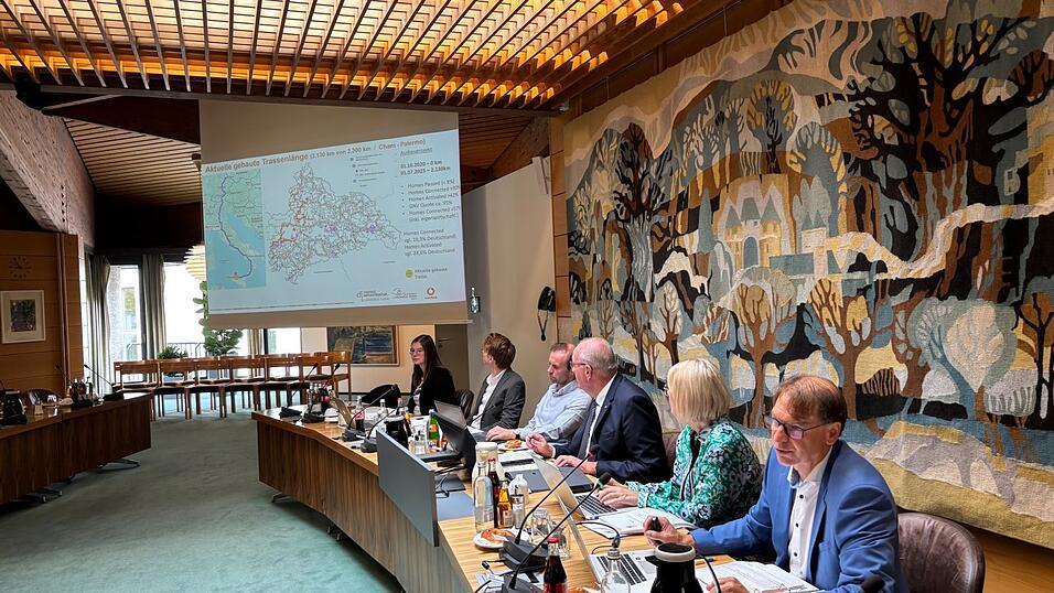 Werkleiter Klaus Schedlbauer bei seinem Vortrag. Werkleiter Klaus Schedlbauer bei seinem Vortrag.