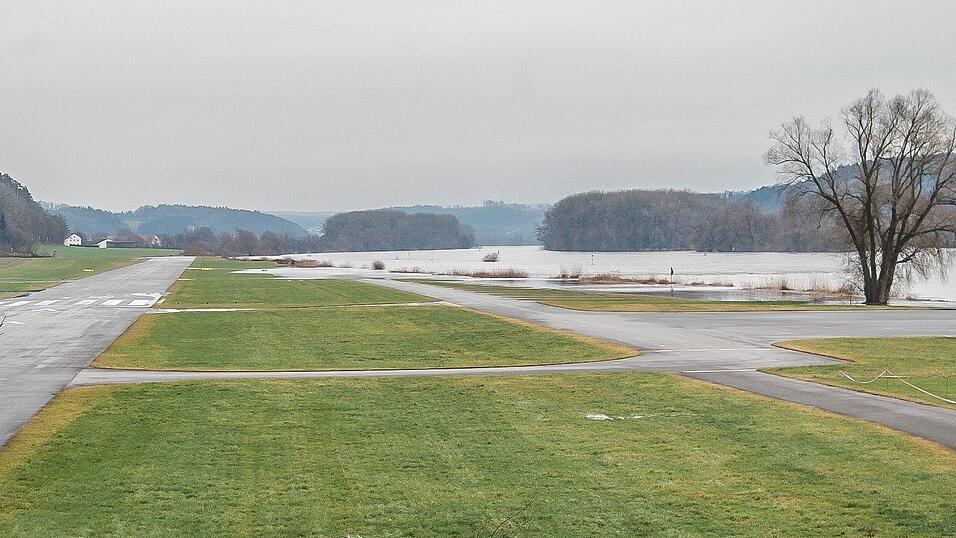 Auch in Vilshofen stieg die Donau &uuml;ber die Ufer.
