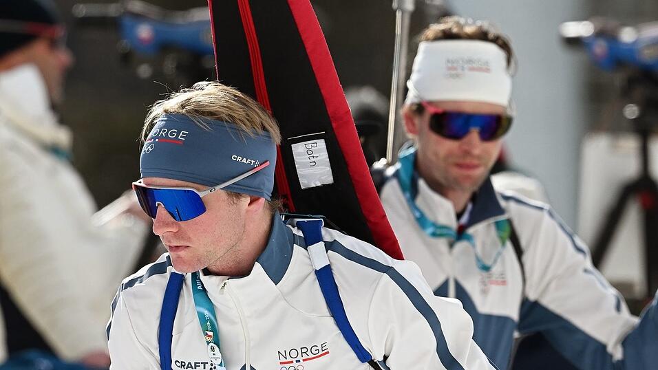 Johan-Olav Botn (vorn) und Sturla Holm Laegreid bereiten sich auf das n&auml;chste Rennen vor.