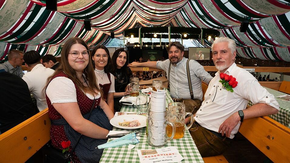 Die Partybilder vom Donnerstag, 13. August, aus dem Festzelt Weckmann. Die Partybilder vom Donnerstag, 13. August, aus dem Festzelt Weckmann.