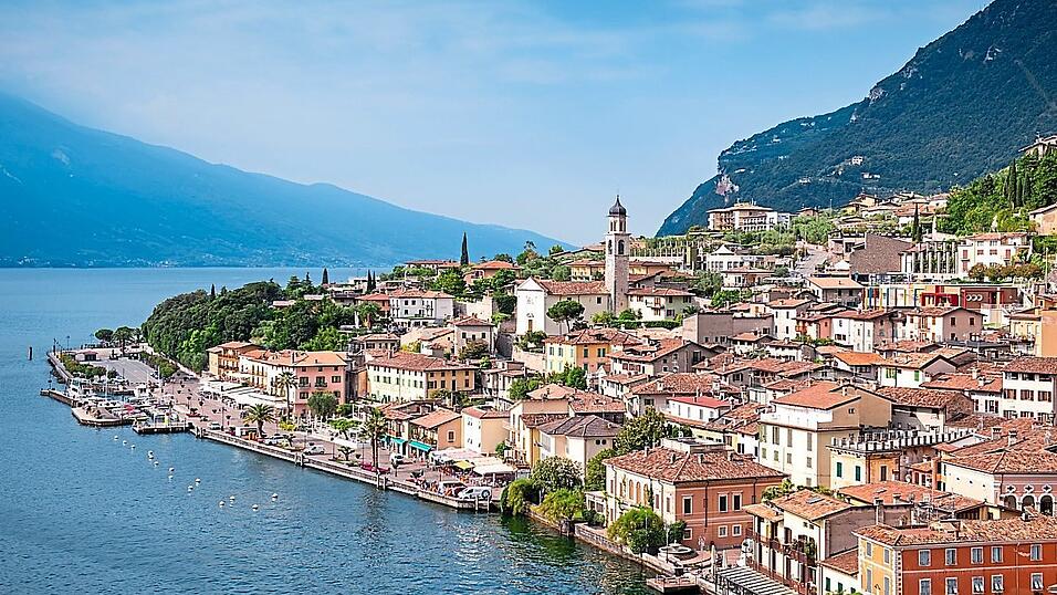 „Italienische Küche genießen, lesen und schlafen“ - so will Bundesaußenminister Johan Wadephul (CDU) seinen Urlaub verbringen. Dafür reist er an den Gardasee. „Italienische Küche genießen, lesen und schlafen“ - so will Bundesaußenminister Johan Wadephul (CDU) seinen Urlaub verbringen. Dafür reist er an den Gardasee.