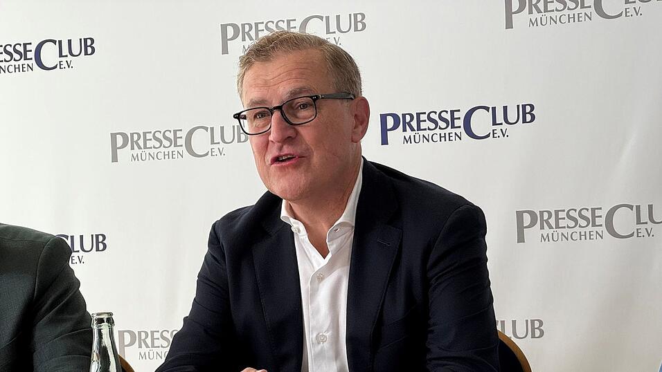 Jan-Christian Dreesen spricht &uuml;ber die Bayern-Haltung zu Michael Olise.