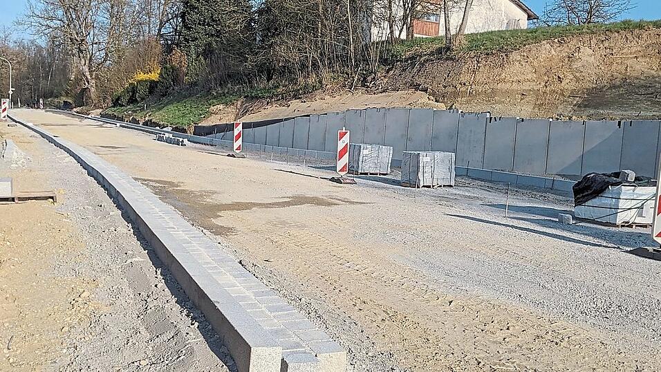 Mit insgesamt 518 000 Euro werden die Bauarbeiten an der Ortsdurchfahrt von Langenvils im diesj&auml;hrigen Haushaltsplan ber&uuml;cksichtigt.