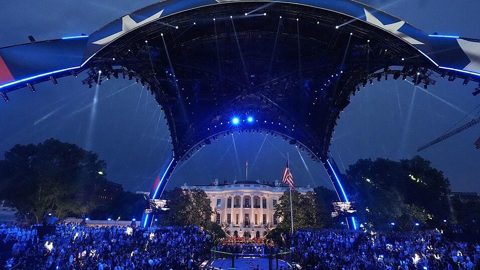 Die gewaltige Kuppelkonstruktion namens «The Claw» (die Kralle) lässt sogar das Weiße Haus klein wirken. Die gewaltige Kuppelkonstruktion namens «The Claw» (die Kralle) lässt sogar das Weiße Haus klein wirken.