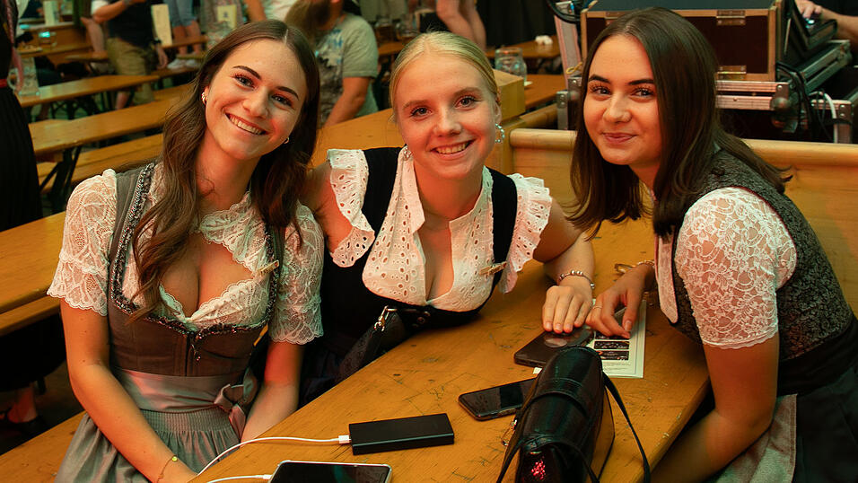 Die Partybilder vom Montag, 18. August, aus dem Festzelt Reisinger. Die Partybilder vom Montag, 18. August, aus dem Festzelt Reisinger.