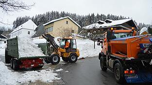 Aufgrund der H&ouml;henlage von Sankt Englmar kann es auch schon mal dazu kommen, dass Schnee tats&auml;chlich abtransportiert werden muss, um die Stra&szlig;en zug&auml;nglich zu halten.