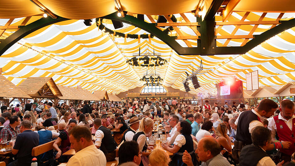 Die Partybilder vom Montag, 19. August, aus dem Festzelt Nothaft. Die Partybilder vom Montag, 19. August, aus dem Festzelt Nothaft.