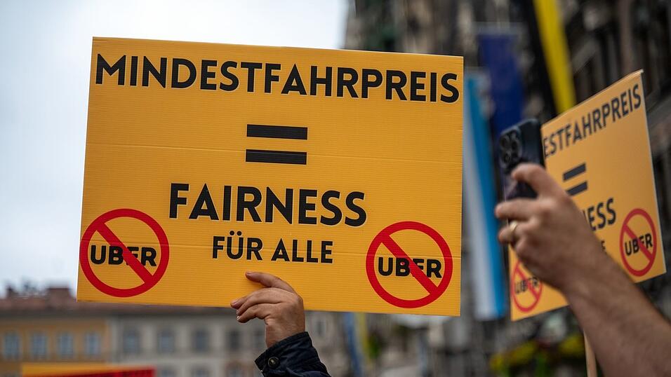 Vor der Allgemeinverfügung hatte es Proteste von Taxifahrern gegeben. (Archivbild) Vor der Allgemeinverfügung hatte es Proteste von Taxifahrern gegeben. (Archivbild)