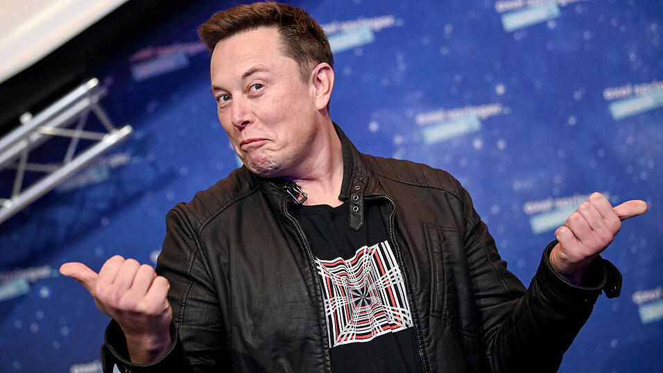 Ob ihm ein wenig der Kopf von der Twitter-Übernahme schwirrt? Bis zu Elon Musks Traum eines mächtigen X-Netzwerkes ist es jedenfalls noch ein weiter Weg. Ob ihm ein wenig der Kopf von der Twitter-Übernahme schwirrt? Bis zu Elon Musks Traum eines mächtigen X-Netzwerkes ist es jedenfalls noch ein weiter Weg.