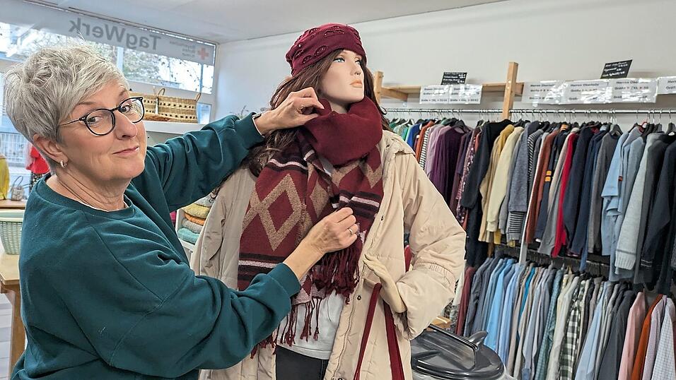 Aus zweiter Hand, aber erste Wahl: Beate Rankl gibt im Kleiderladen des BRK-Tagwerks in der Reiterstra&szlig;e Mode mit Stil eine zweite Chance.