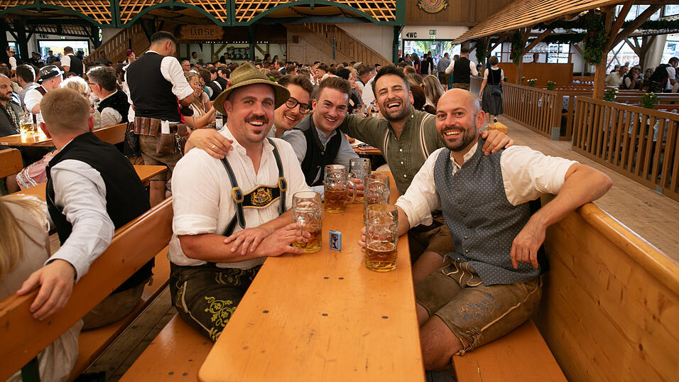 Die Partybilder vom Freitag, 8. August, aus dem Festzelt Nothaft. Die Partybilder vom Freitag, 8. August, aus dem Festzelt Nothaft.