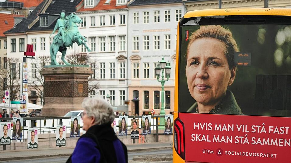 D&auml;nemark hat ein neues Parlament gew&auml;hlt - und wieder liegen die Sozialdemokraten von Regierungschefin Mette Frederiksen vorn.