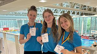 Die drei Schwimmerinnen des SV Hengersberg: (v.l.) Regina Steininger, Mariella Emlinger und Leona Friebe. Die drei Schwimmerinnen des SV Hengersberg: (v.l.) Regina Steininger, Mariella Emlinger und Leona Friebe.