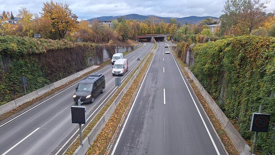 Jetzt fließt der Verkehr wieder - die Bürger freuen sich. Jetzt fließt der Verkehr wieder - die Bürger freuen sich.