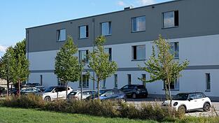 Die Klinik steht unter Beobachtung. Die Klinik steht unter Beobachtung.