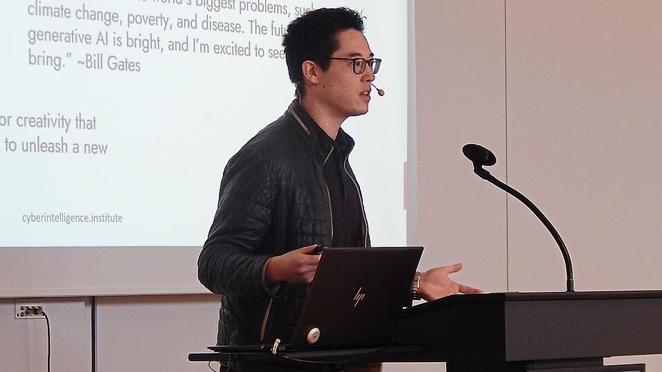Professor Dennis-Kenji Kipker sprach beim Cybersecurity Kongress über die Dualität technischer Innovationen. Professor Dennis-Kenji Kipker sprach beim Cybersecurity Kongress über die Dualität technischer Innovationen.