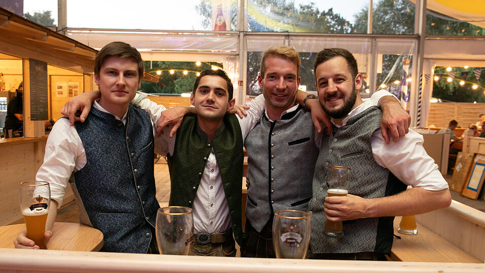 Die Partybilder vom Dienstag, 12. August, aus dem Festzelt Reisinger. Die Partybilder vom Dienstag, 12. August, aus dem Festzelt Reisinger.