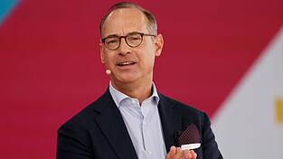 Allianz-Chef Oliver Bäte verdiente 2024 mehr als zehn Millionen Euro.