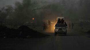Israels Armee ist nach eigenen Angaben bereits in Vororten der Stadt Gaza.