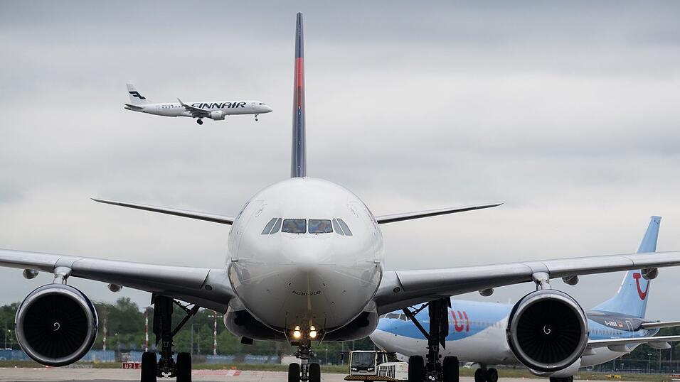 Hohe Kerosinpreise sind laut EU-Kommission kein au&szlig;ergew&ouml;hnlicher Umstand: Flugg&auml;ste m&uuml;ssen bei Flugstreichungen entsch&auml;digt werden.