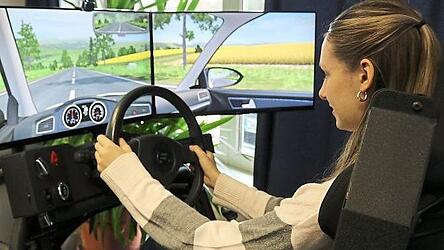 F&uuml;hlt sich anfangs etwas &uuml;berfordert, aber dann klappt&lsquo;s: Praktikantin Milla Schneider.