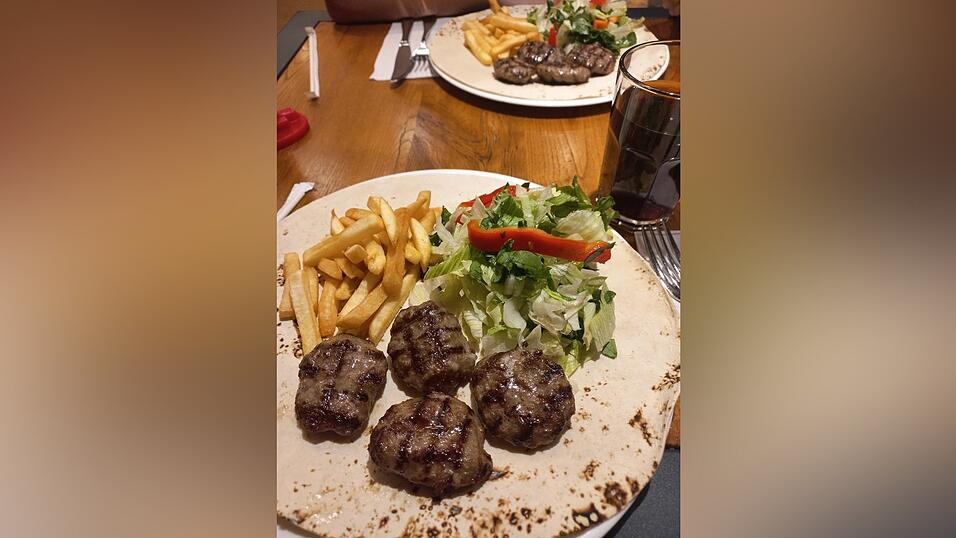 Leckeres Essen gibt es in Istanbul an allen Ecken und Enden der Stadt.