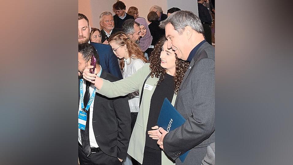 Ein Selfie mit dem Ministerpräsidenten war begehrt. Ein Selfie mit dem Ministerpräsidenten war begehrt.
