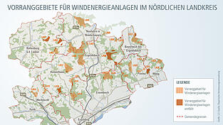 Die Karte zeigt die Windvorranggebiete im nördlichen Landkreis. Dunkler eingefärbt sind Gebiete, die im Vergleich zum 1. Entwurf weggefallen sind. Aktuell läuft nun die zweite Auslegung. Im Gebiet LA 06 und LA17 arbeiten die Gemeinden an Lösungen mit Pooling-Verträgen, um so selbst Mitspracherecht zu haben.