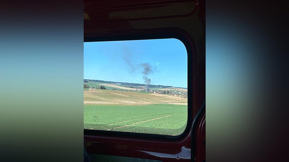 Die Feuerwehr bekämpfte am Sonntagvormittag einen Brand in Reißing. 