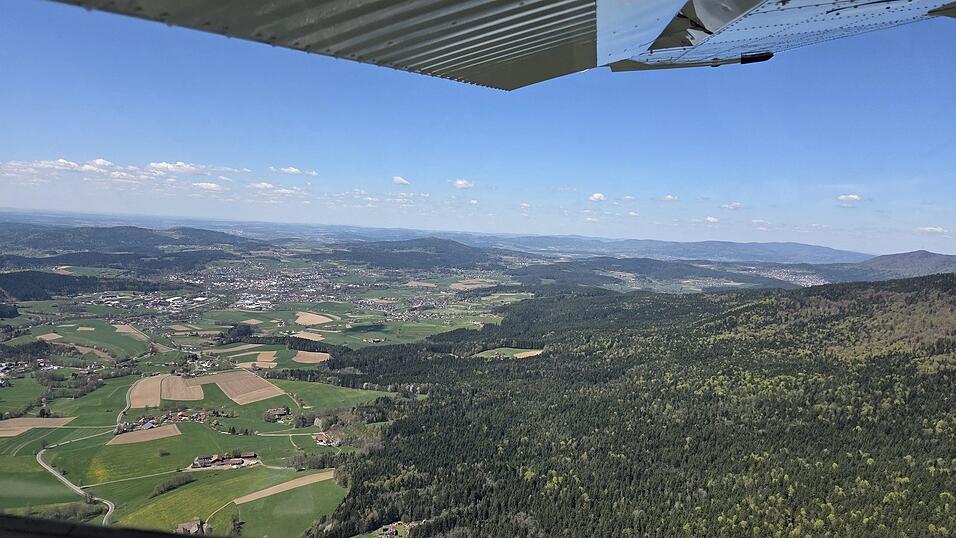 Grandiose Ausblicke sind aus dem Flugzeug garantiert. Doch an windigen Tagen kann es ganz sch&ouml;n wackelig werden.