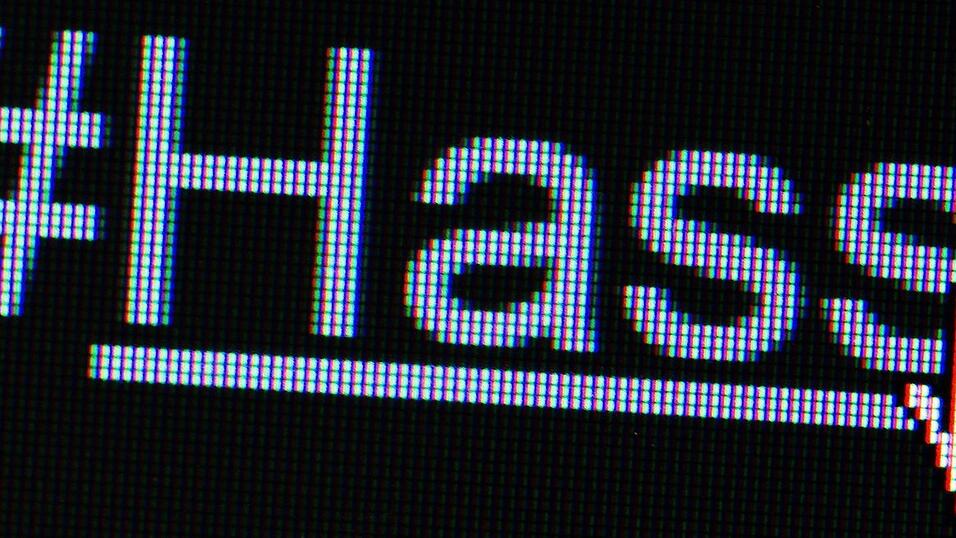 Auch nach der Corona-Pandemie sei die Stimmung im Netz gereizter als vorher, sagt Innenminister Joachim Herrmann.