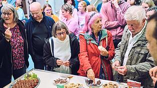 Bei einem Probierbuffet können sich Interessenten selbst ein Urteil über „Insekten auf dem Teller“ bilden. Bei einem Probierbuffet können sich Interessenten selbst ein Urteil über „Insekten auf dem Teller“ bilden.