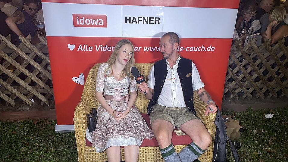 Langweilig wird es bei uns auf der Couch nie – dafür sorgen die sympathischen Gäste und die Moderatoren, die natürlich auch ihren Spaß haben. Langweilig wird es bei uns auf der Couch nie – dafür sorgen die sympathischen Gäste und die Moderatoren, die natürlich auch ihren Spaß haben.