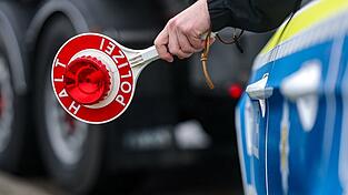 Die Polizei hat einen Autofahrer auf der A3 kontrolliert. (Symbolbild)