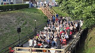 Die Stadtgrabenbühne war schon zwei Mal gut gefüllt, zuletzt beim Konzert von „Beats per Munich“. Findet die Konzertreihe bald alle zwei Jahre statt? Die Stadtgrabenbühne war schon zwei Mal gut gefüllt, zuletzt beim Konzert von „Beats per Munich“. Findet die Konzertreihe bald alle zwei Jahre statt?