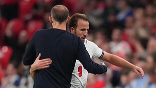 Von seinem Trainer Thomas Tuchel (l) bekam Harry Kane nach seinem Rekordspiel Lob. Von seinem Trainer Thomas Tuchel (l) bekam Harry Kane nach seinem Rekordspiel Lob.