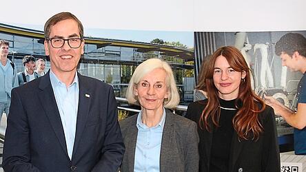 Ralph Schneider, Ursula M&uuml;nch und Moderatorin Meike F&ouml;ckersperger brachten Hochschule und gesellschaftliche Verantwortung thematisch zusammen.